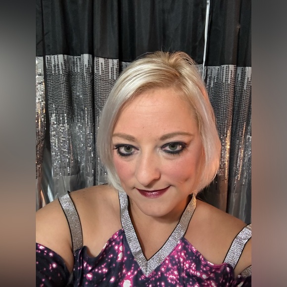 Meet your Posher, Lauren!! - Picture 5 of 10